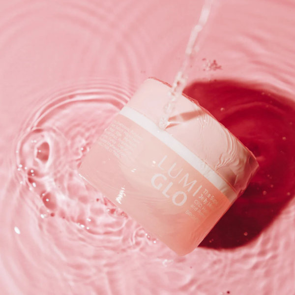 The Super Glo Hydro Boost Jelly Moisturiser