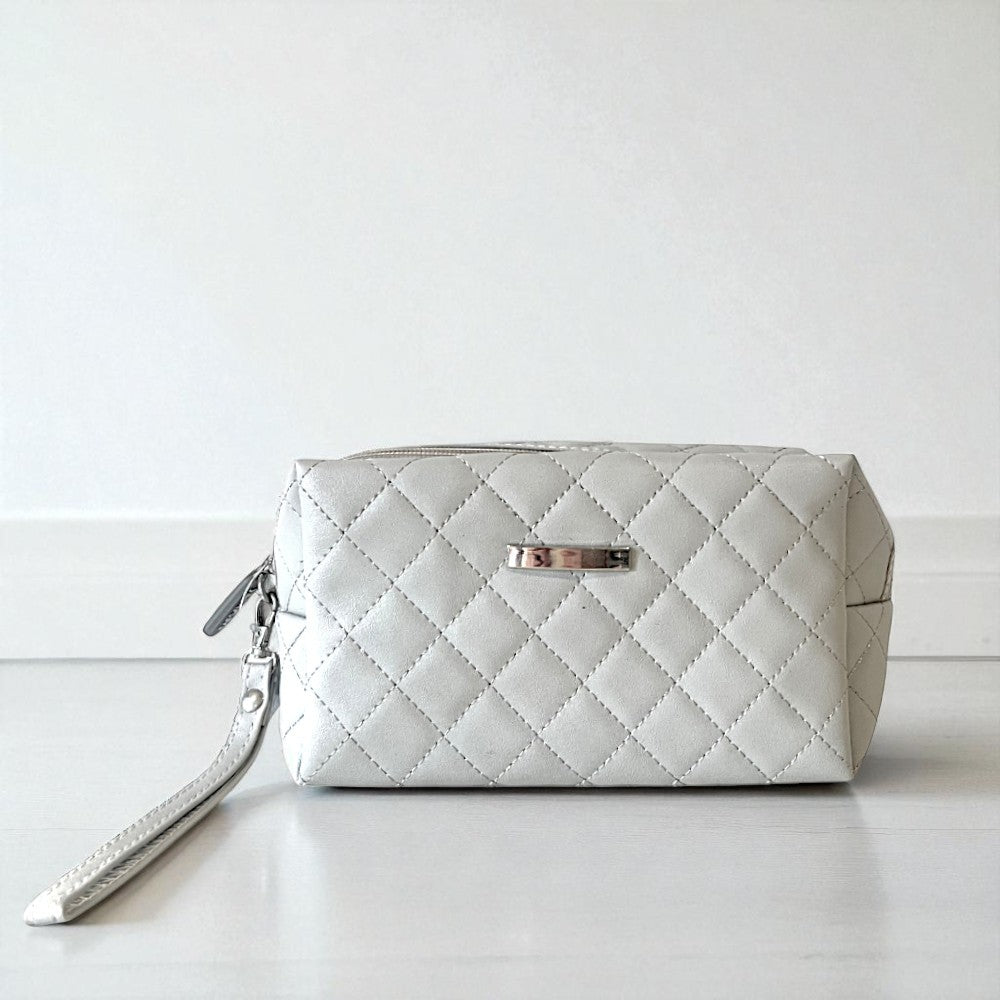 Pretty-Beige-Vanity-Bag-Oh-So-Niche-Mock-Up