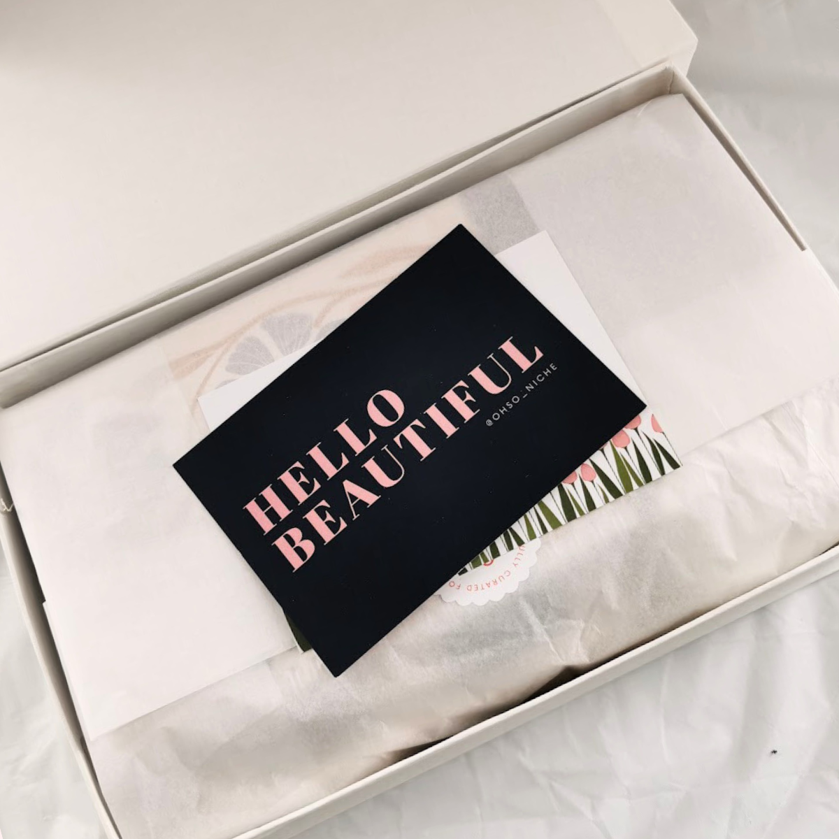 Luxury White Gift Box, Flap Lid with Magnet Seal (33 x 24 x 15CM)
